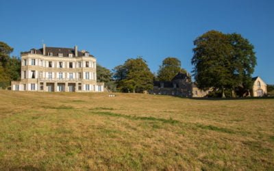 Château de Locguenole — in malerischer Umgebung eingebettet