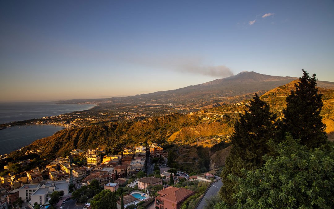 Taormina — malerisch auf einem Hügel gelegen