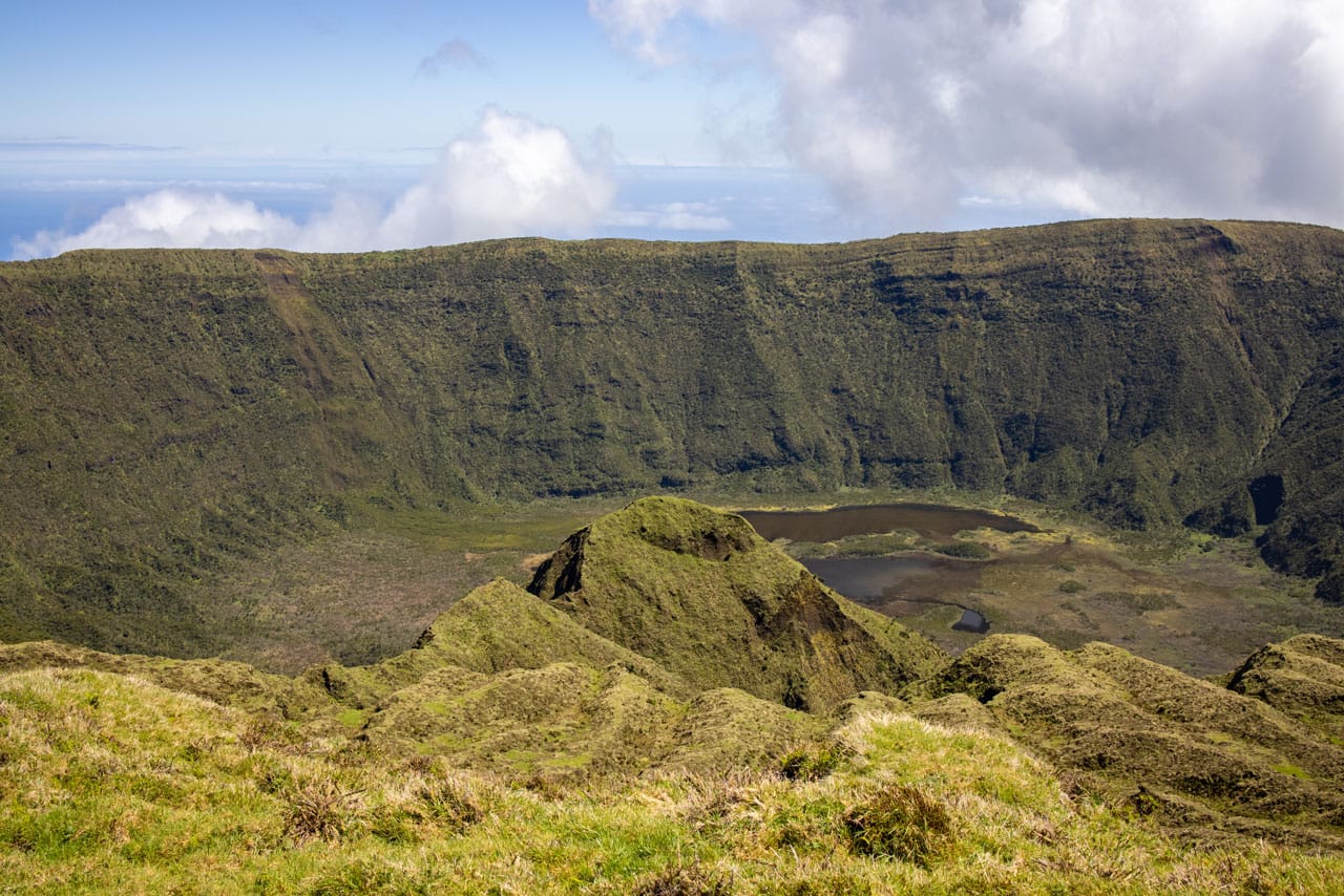 Caldeira-do-Faial Vom Kraterrand Sicht auf den Kratersee Caldeira do Faial